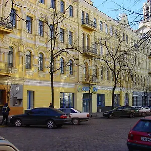 https://apartment-on-horodetskoho-4.hotels-of-kiev.com